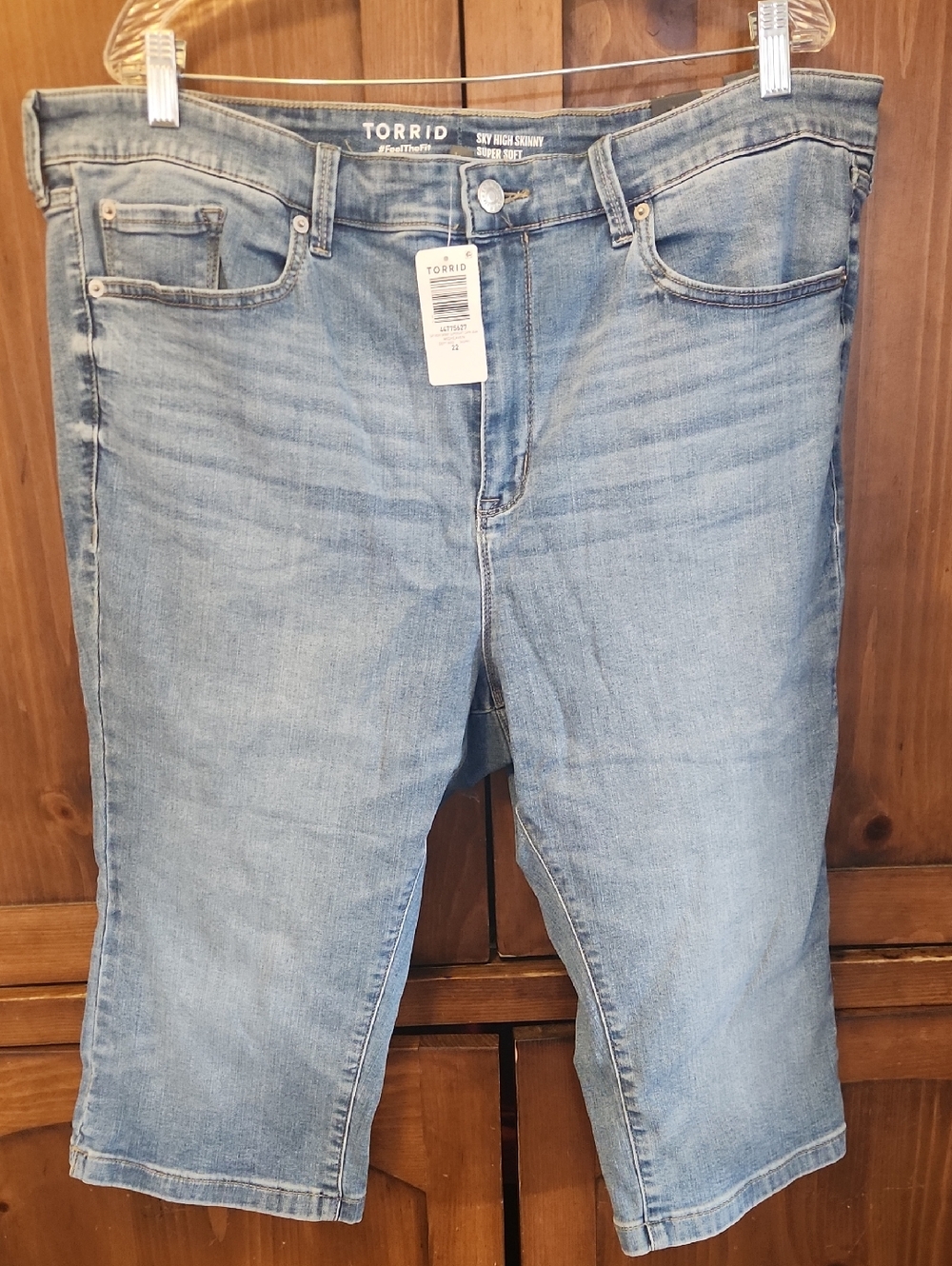 Torrid Light Blue Mid-Rise Skinny Jeans Cropped